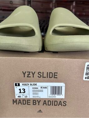 Adidas YZY Slide Men’s Resin (Pale Green) Foam Slides
